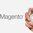 Die Abbildung zeigt das Logo von Magento und daneben eine Hand mit einer Stoppuhr 